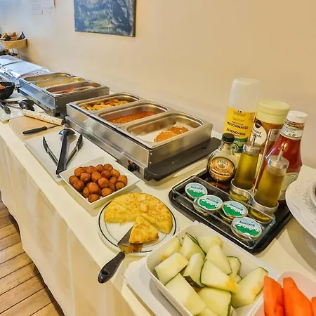 De La Couronne Hotel 3*