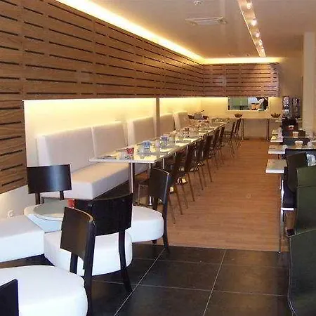 Hotel De La Couronne 3*