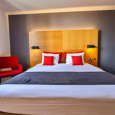 Otel De La Couronne 3*